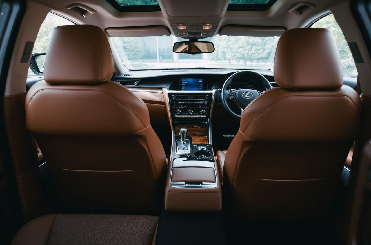 Lexus ES 300h — interior cockpit and tan leather