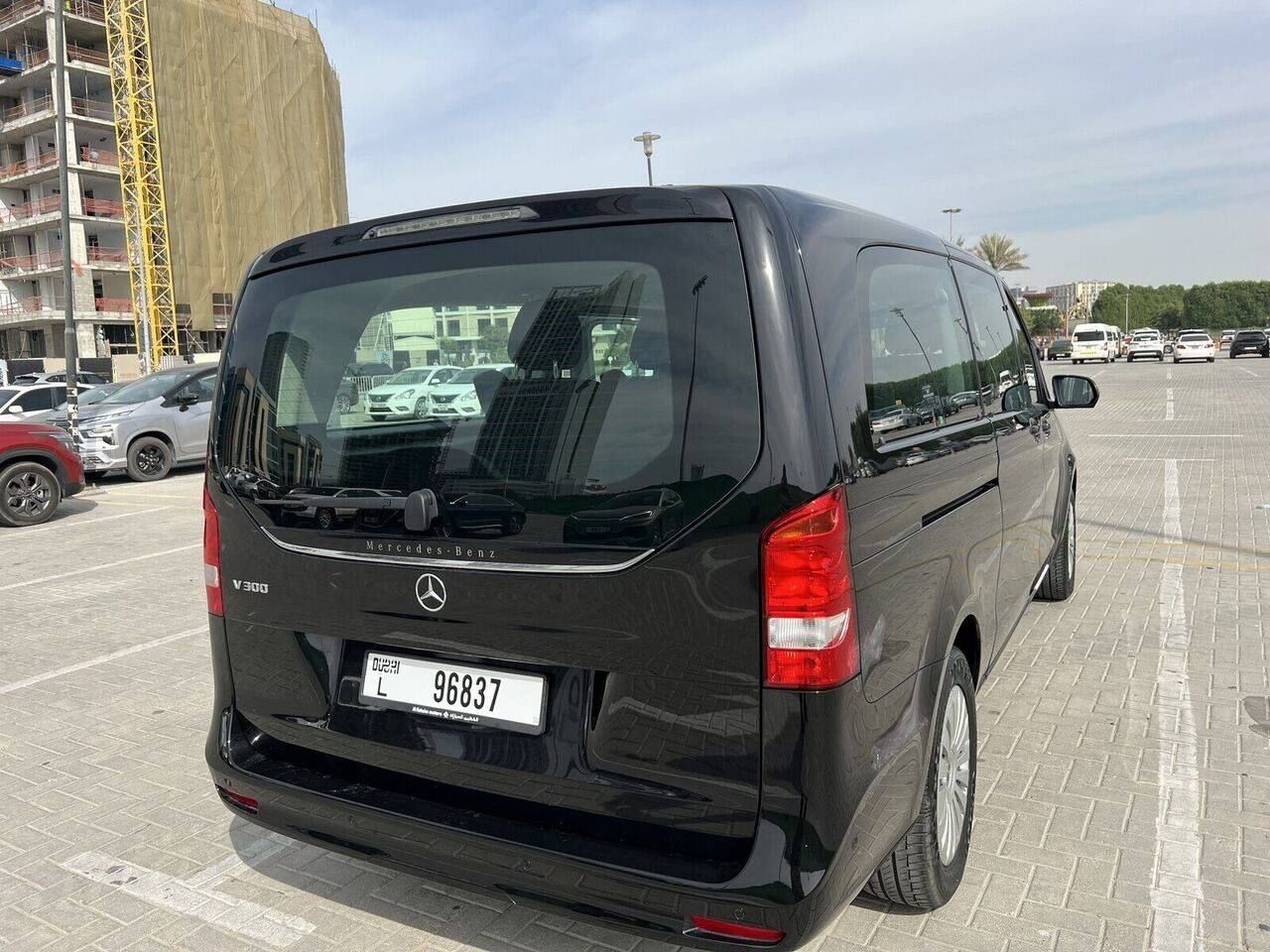 Mercedes V300 — exterior view 2